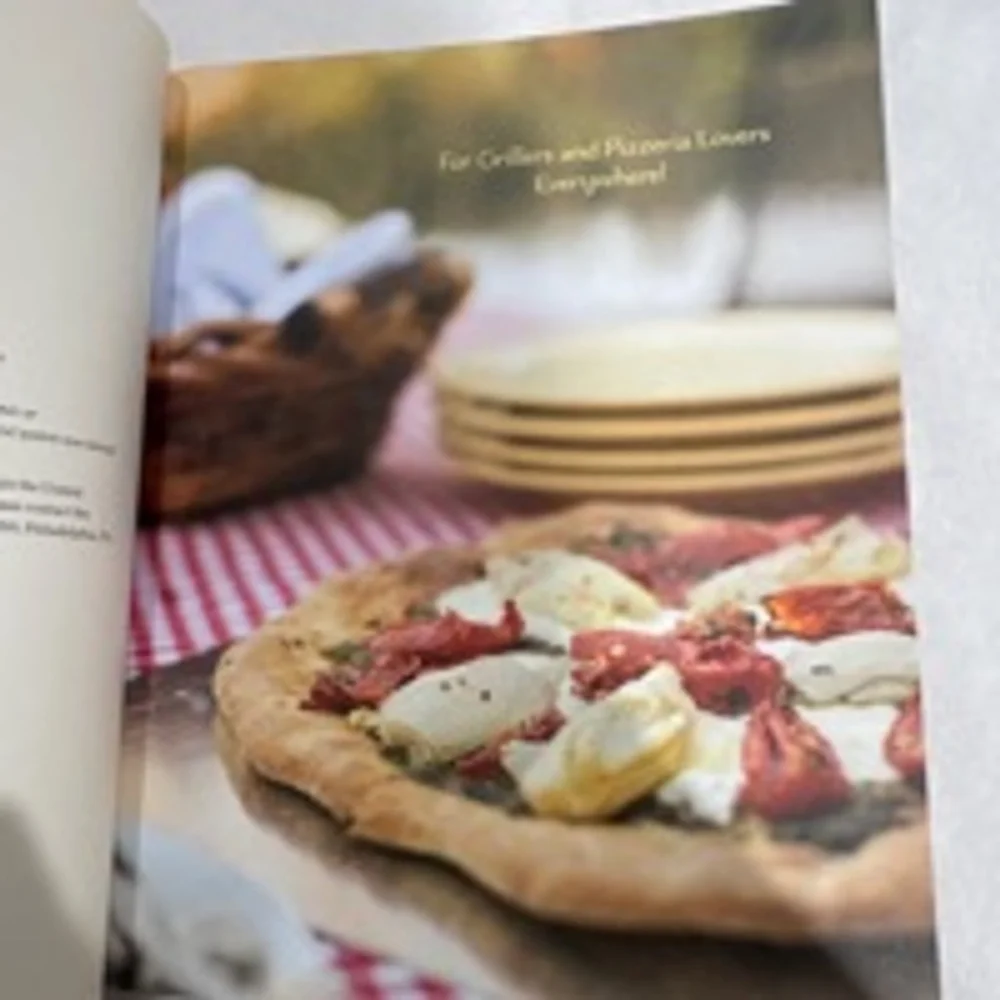 Patio Pizzeria Cookbook. Artisan pizza and flatbread’s on the grill. ￼